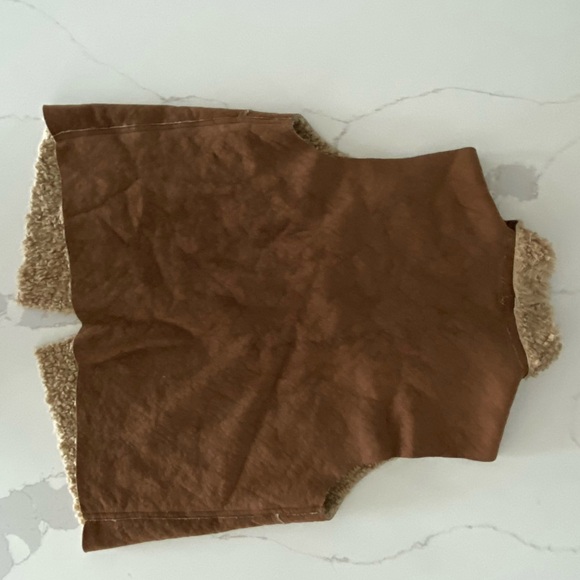 Zara Sherpa-style Vest - Picture 4 of 5